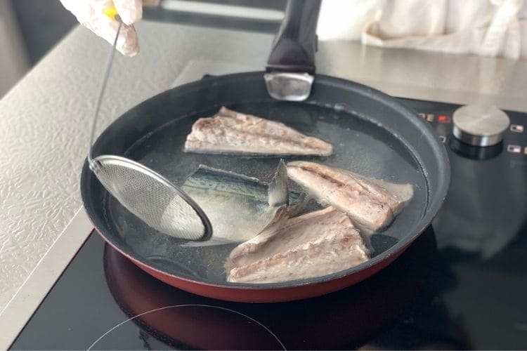 めんつゆでつくる鯖のみぞれ煮の作り方②