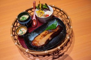 割烹料理とは?服装などのマナーや懐石料理との違いから由来まで紹介 | 鰹節・だし専門店のにんべんネットショップ
