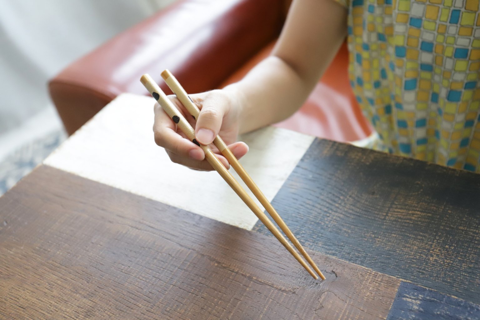 お箸の正しい持ち方とは？子どもも大人もできる矯正方法やマナーを紹介 | 鰹節・だし専門店のにんべんネットショップ