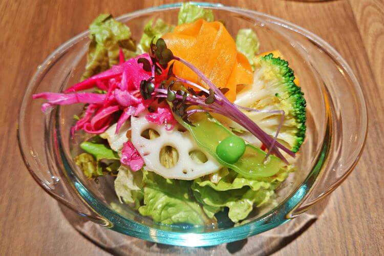 実際に摂取量を満たしているのは成人全体の30%程度